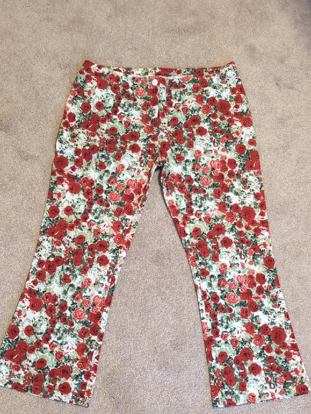Women's Red Rose Print Capris - Floral Stretch Capri Pants
